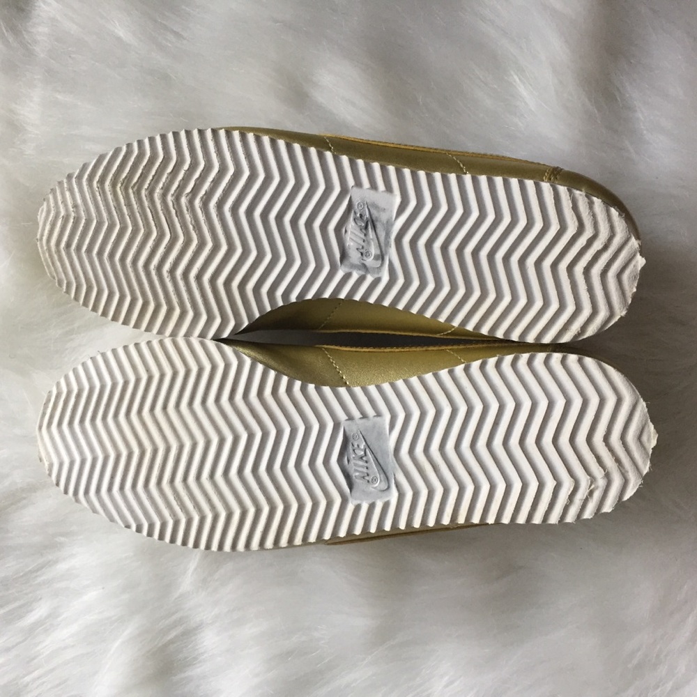 • ➳ Nike Cortez Special Edition Metallic Gold 6Y - Picture 6 of 8